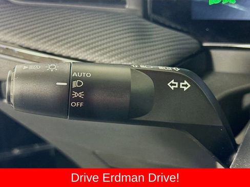 Used 2025 Nissan Kicks SR AWD/4WD image 15