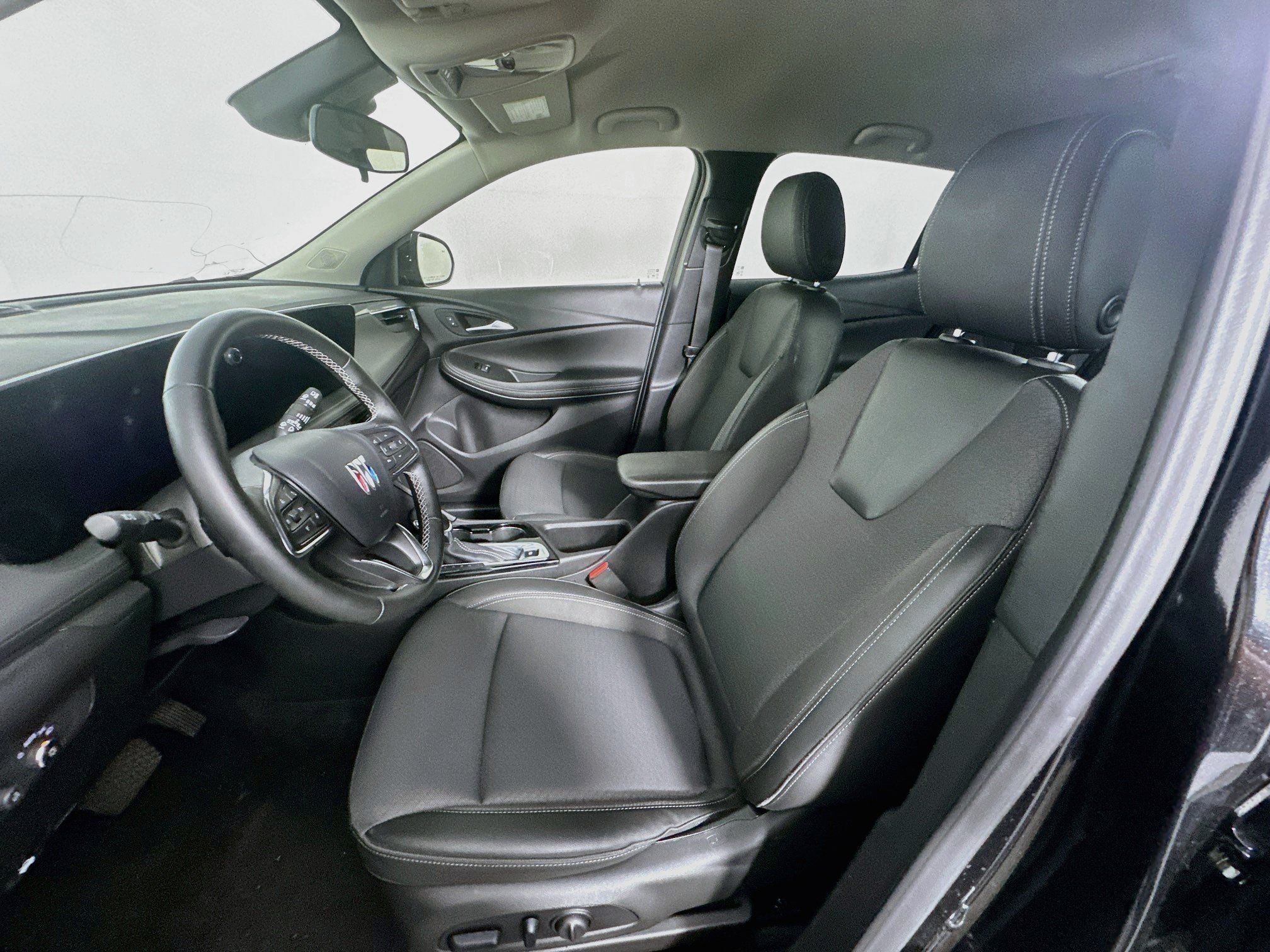 Used 2025 Buick Encore GX Preferred w/ Comfort Package FWD image 13