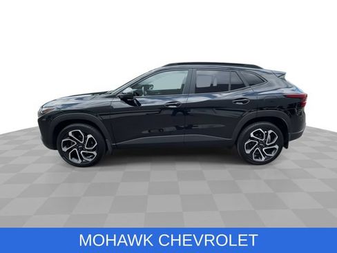 Used 2025 Chevrolet Trax RS w/ Sunroof Package FWD image 5