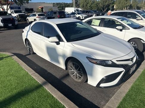 Used 2024 Toyota Camry SE image 14