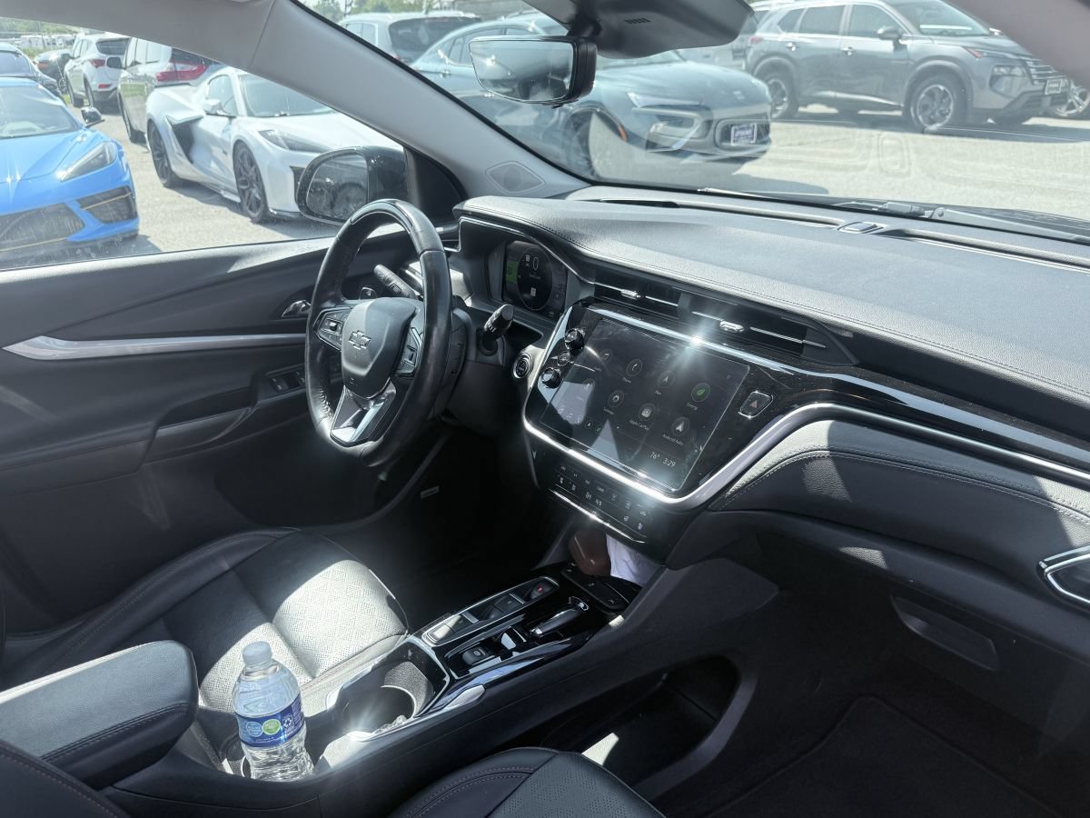 Used 2023 Chevrolet Bolt EUV Premier w/ Sun & Sound Package FWD image 13