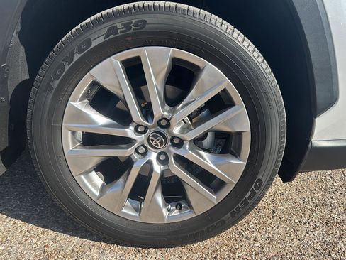 Used 2023 Toyota RAV4 XLE Premium image 11