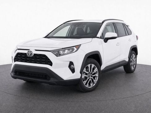 Used 2020 Toyota RAV4 XLE Premium FWD image 6