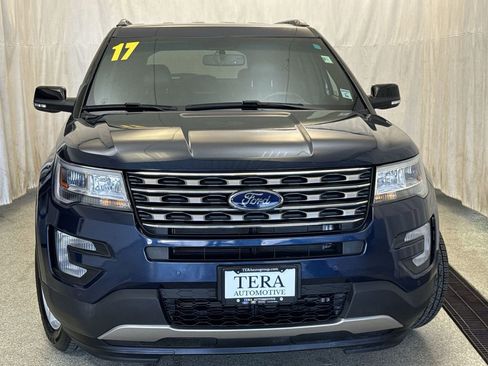 Used 2017 Ford Explorer XLT w/ Equipment Group 202A AWD/4WD image 4