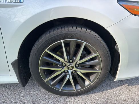 Used 2021 Toyota Camry XLE image 14