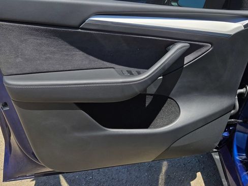 Used 2023 Tesla Model Y Performance AWD/4WD image 11