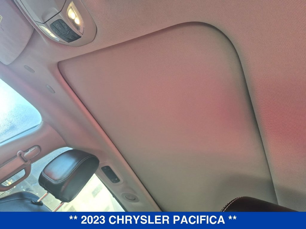Used 2023 Chrysler Pacifica Limited FWD image 16