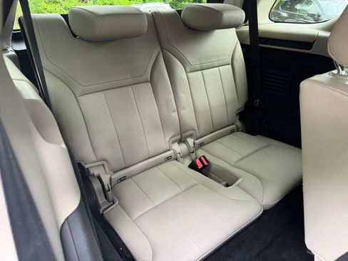 Used 2018 Land Rover Discovery HSE AWD/4WD image 24