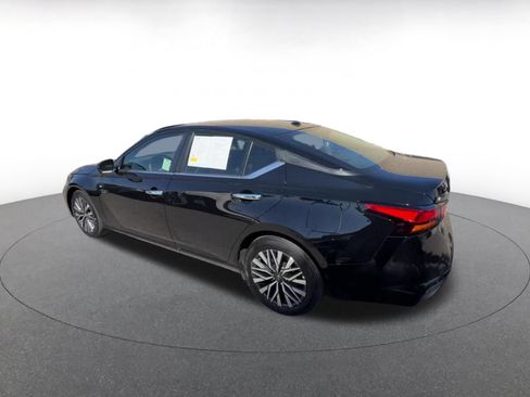 Used 2025 Nissan Altima 2.5 SV FWD image 10