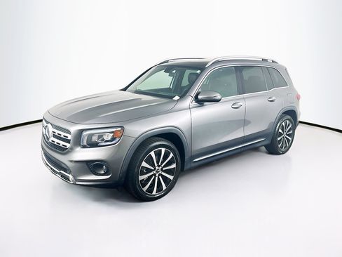 Used 2023 Mercedes-Benz GLB 250 4MATIC image 3