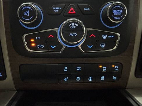 Used 2014 RAM 1500 Laramie w/ Convenience Group AWD/4WD image 25
