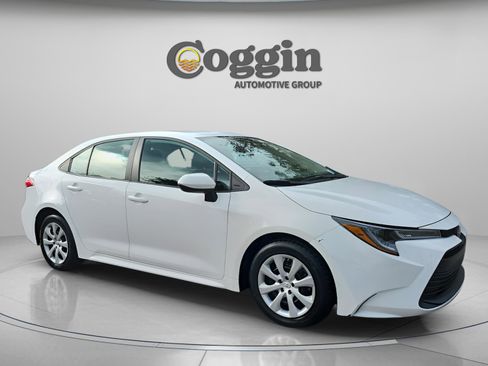 Used 2023 Toyota Corolla LE image 9