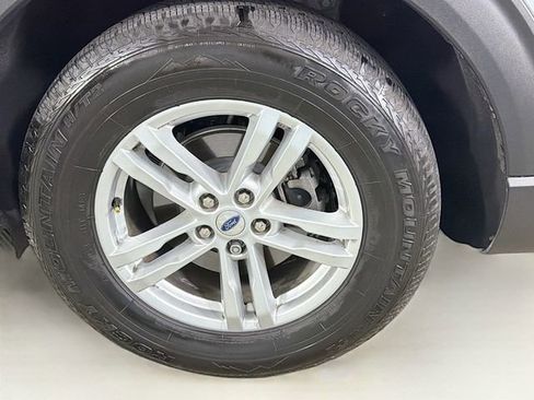 Used 2023 Ford Explorer XLT image 34