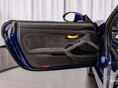 Used 2020 Porsche 718 Cayman GT4 image 23