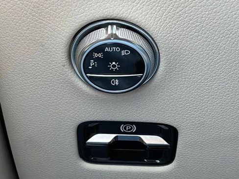 Used 2024 Mercedes-Benz GLC 300 image 30