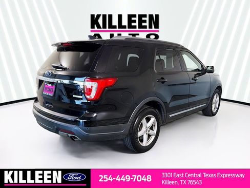 Used 2018 Ford Explorer XLT image 8