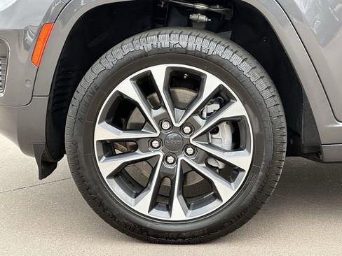 Used 2023 Jeep Grand Cherokee L Overland w/ Luxury Tech Group IV RWD image 9