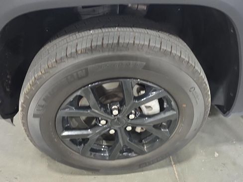 Used 2024 Jeep Grand Cherokee Altitude image 27