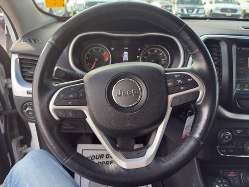 Used 2016 Jeep Cherokee Trailhawk w/ Cold Weather Group image 12