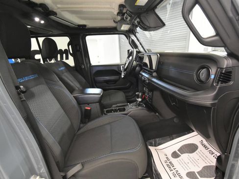 Used 2025 Jeep Wrangler Unlimited Rubicon 4xe AWD/4WD image 25