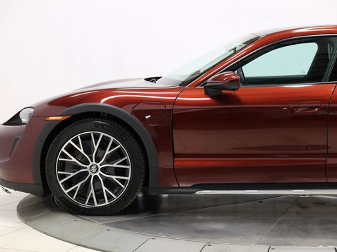 Used 2022 Porsche Taycan 4 Cross Turismo w/ Technology Package AWD/4WD image 8