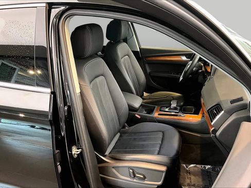 Used 2023 Audi Q5 2.0T Premium Plus w/ Premium Plus Package AWD/4WD image 9