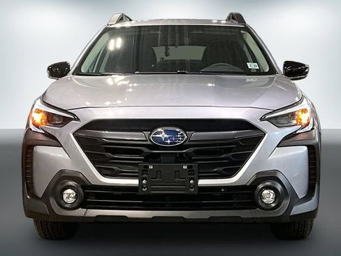 Used 2025 Subaru Outback Premium AWD/4WD image 2
