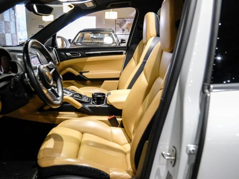Used 2018 Porsche Cayenne S image 4