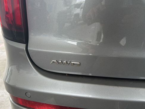 Used 2024 Cadillac XT6 Luxury w/ LPO, Floor Liner Package image 5