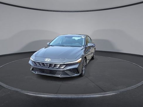 New 2026 Hyundai Elantra Limited FWD image 3