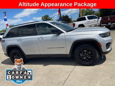 Used 2025 Jeep Grand Cherokee Altitude AWD/4WD image 1