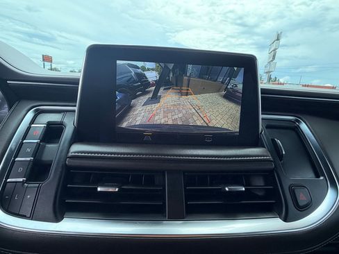 Used 2023 Chevrolet Suburban LT RWD image 13