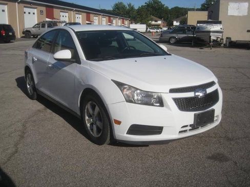Used 2014 Chevrolet Cruze LT FWD image 3