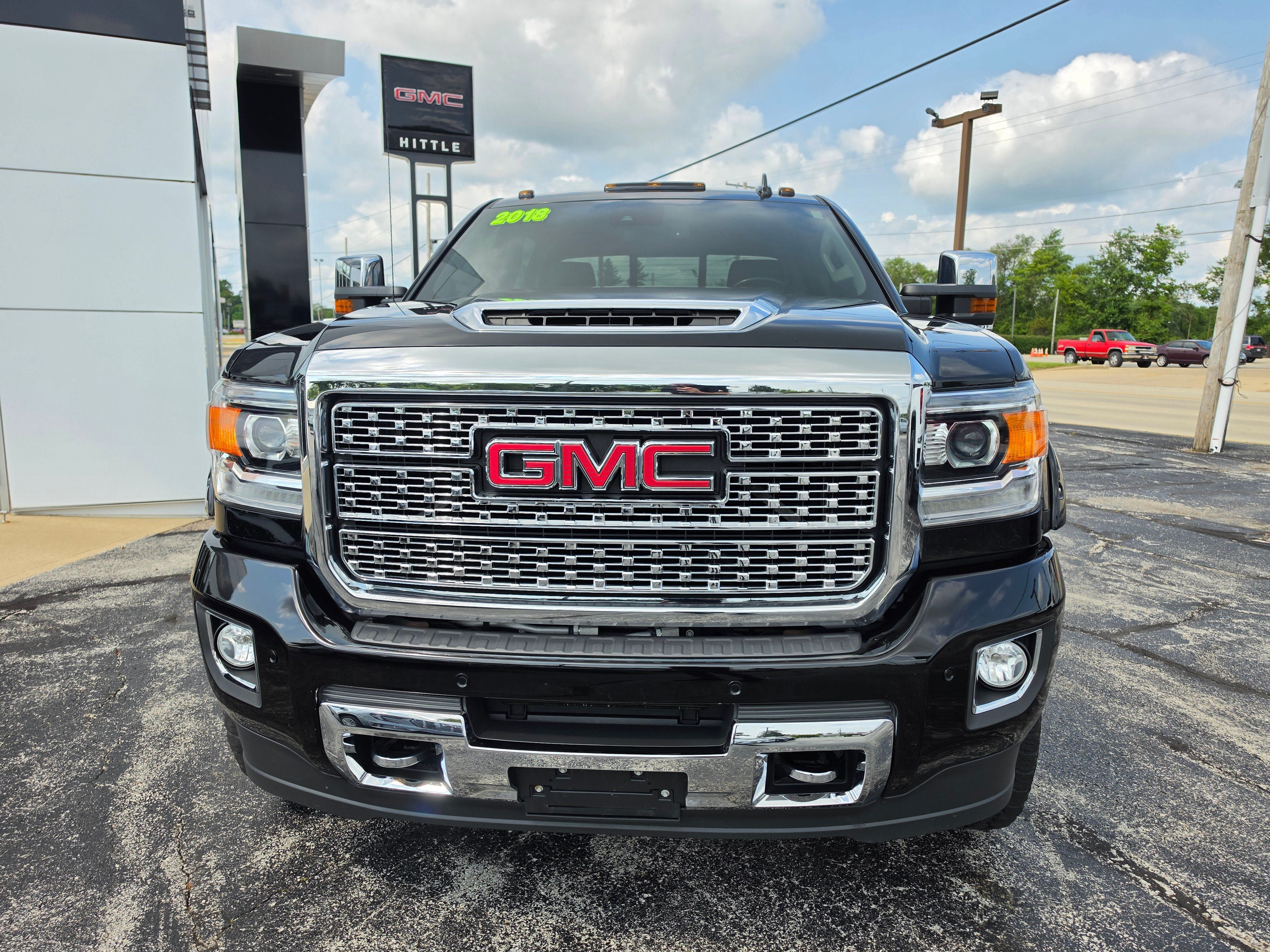 Used 2018 GMC Sierra 2500 Denali w/ Duramax Plus Package AWD/4WD image 2