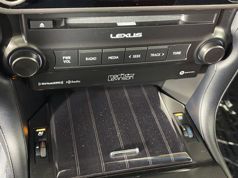 Used 2022 Lexus GX 460 Premium w/ Accessory Package image 24