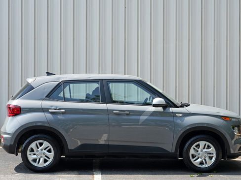 Used 2021 Hyundai Venue SE FWD image 44