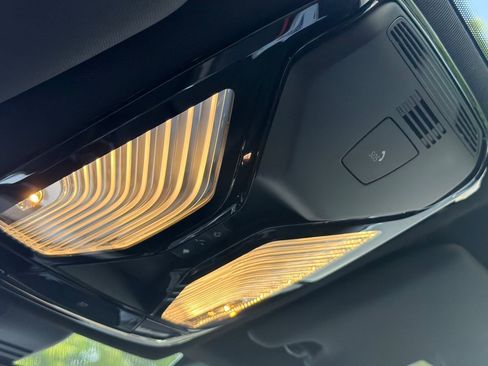 Certified 2025 BMW 330i Sedan image 22