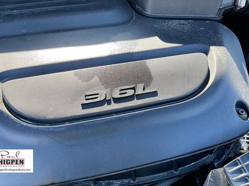 Used 2024 Chrysler Pacifica Touring-L image 33