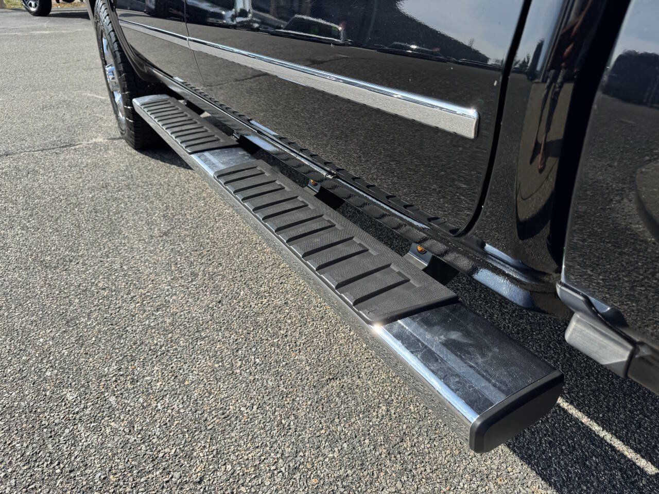Used 2019 GMC Sierra 2500 SLT w/ Duramax Plus Package AWD/4WD image 16