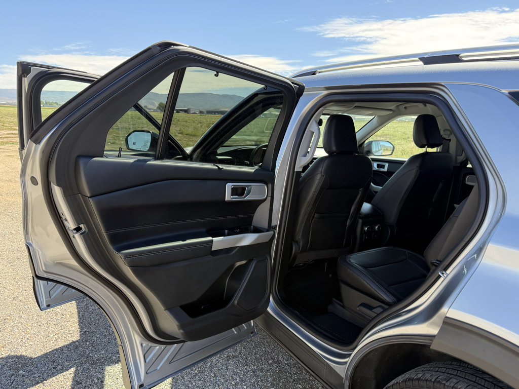 Used 2022 Ford Explorer Limited AWD/4WD image 25