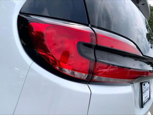 Used 2024 Chrysler Pacifica Touring-L FWD image 31
