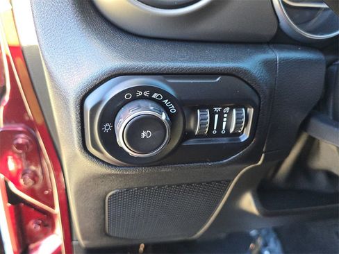 Used 2021 Jeep Wrangler Sport S image 32