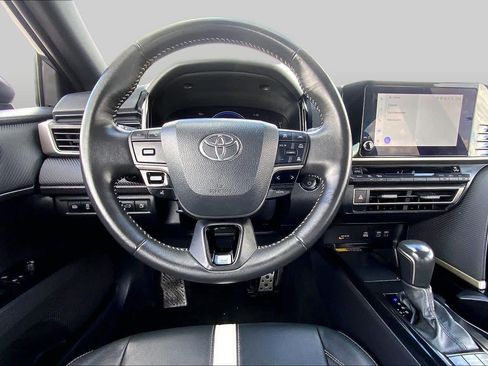 Used 2025 Toyota Camry SE FWD image 6