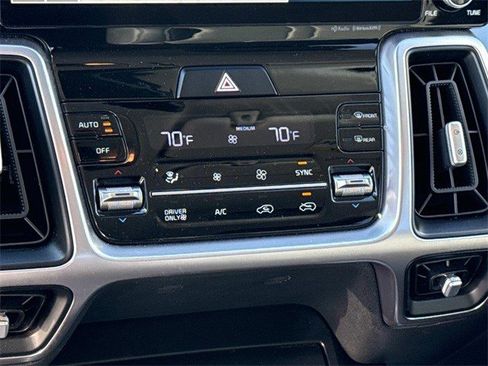 Used 2023 Kia Sorento EX image 21