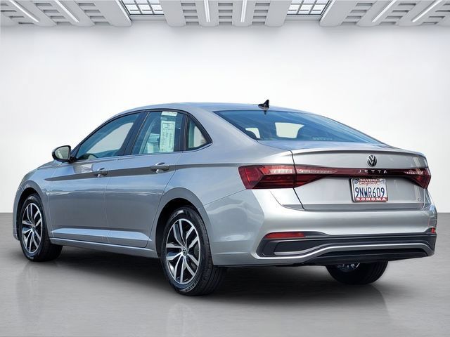 Used 2025 Volkswagen Jetta SE FWD image 6