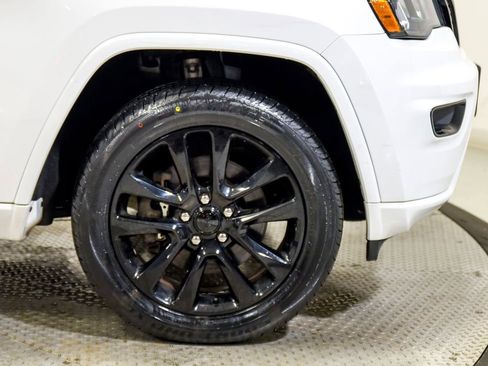 Used 2022 Jeep Grand Cherokee Laredo X AWD/4WD image 16