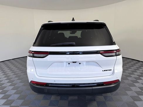 Used 2023 Jeep Grand Cherokee Limited w/ Black Appearance Package image 4