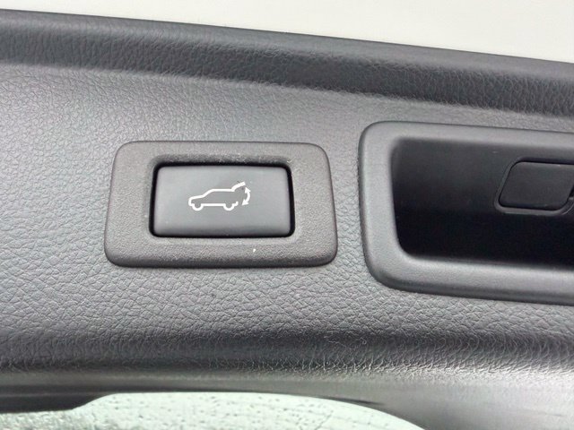 Used 2016 Subaru Forester 2.5i Touring w/ Eyesight & Navigation System AWD/4WD image 10