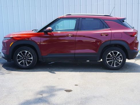 Used 2024 Chevrolet TrailBlazer LT w/ LT Cold Weather Package AWD/4WD image 3