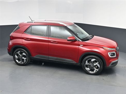 Used 2024 Hyundai Venue Limited image 17